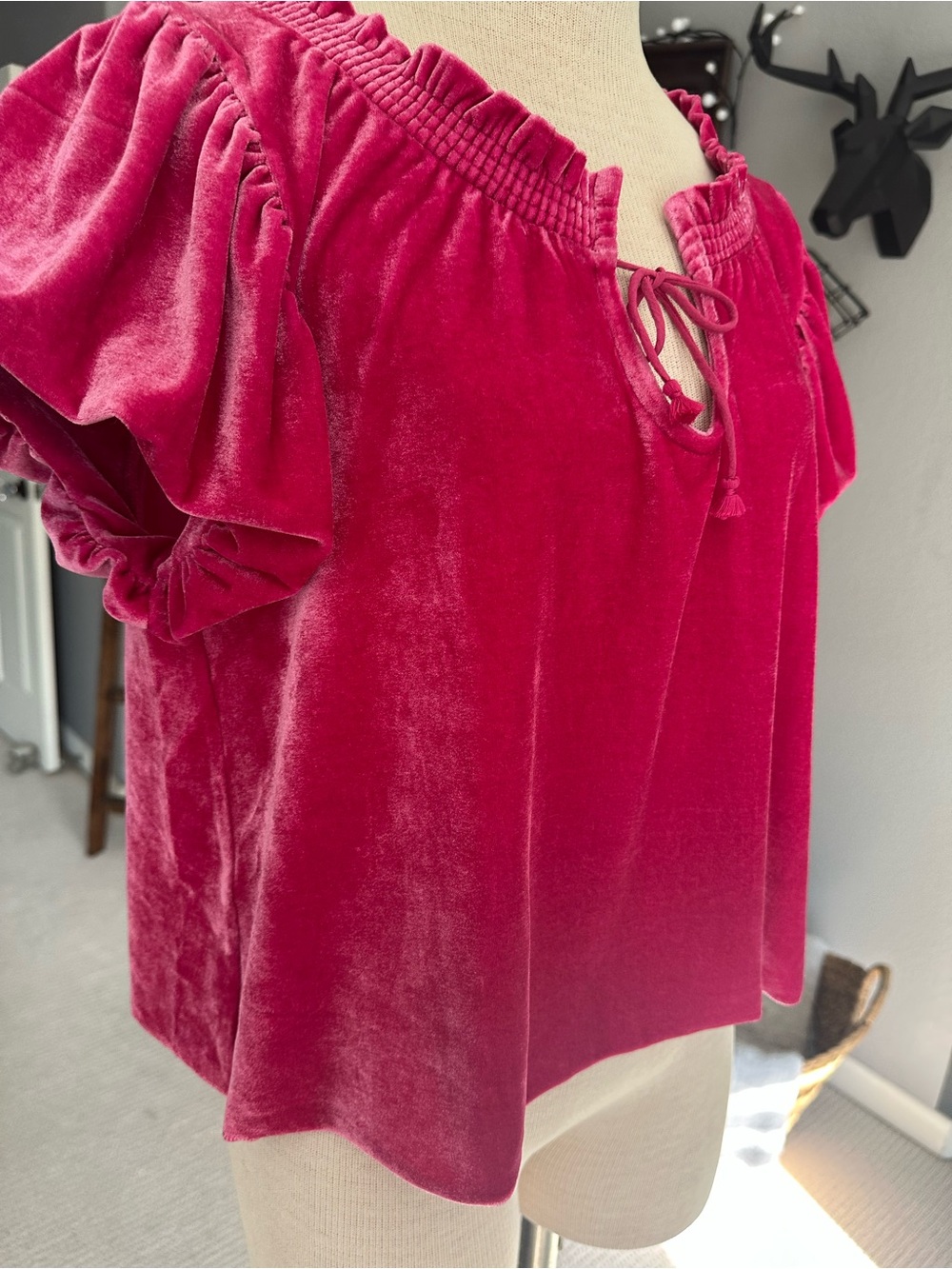 Free People NWT Fuchsia Velvet Tie-Neck Puff Sleeve Blouse, size small - Picture 5 of 11